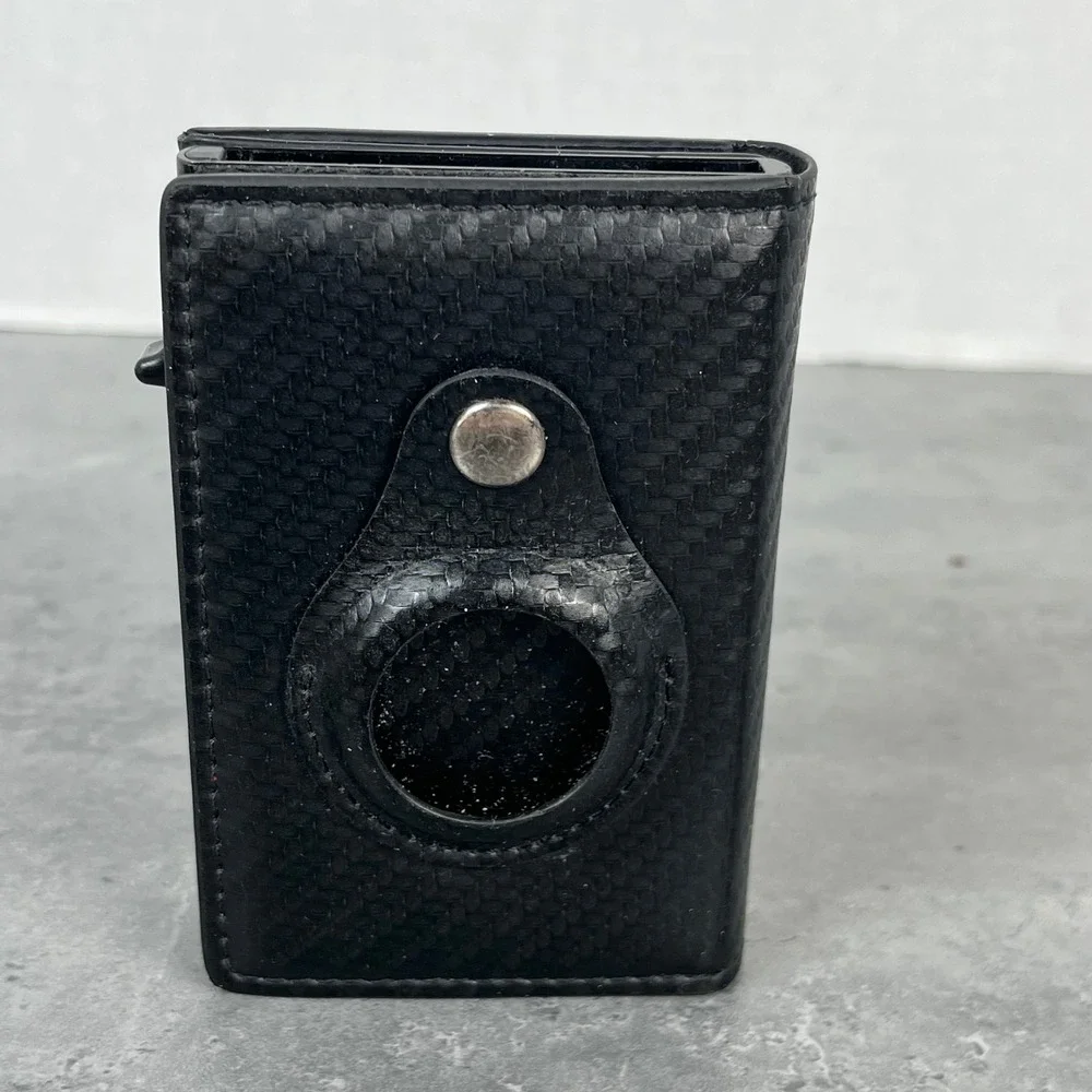 CHIGLN Mens Black Carbon Fiber RFID Blocking Wallet with AirTag‎ Holder